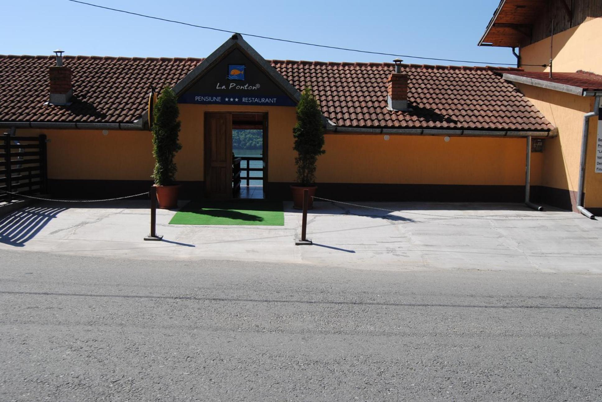 Pension La Ponton Eselnita Exterior photo